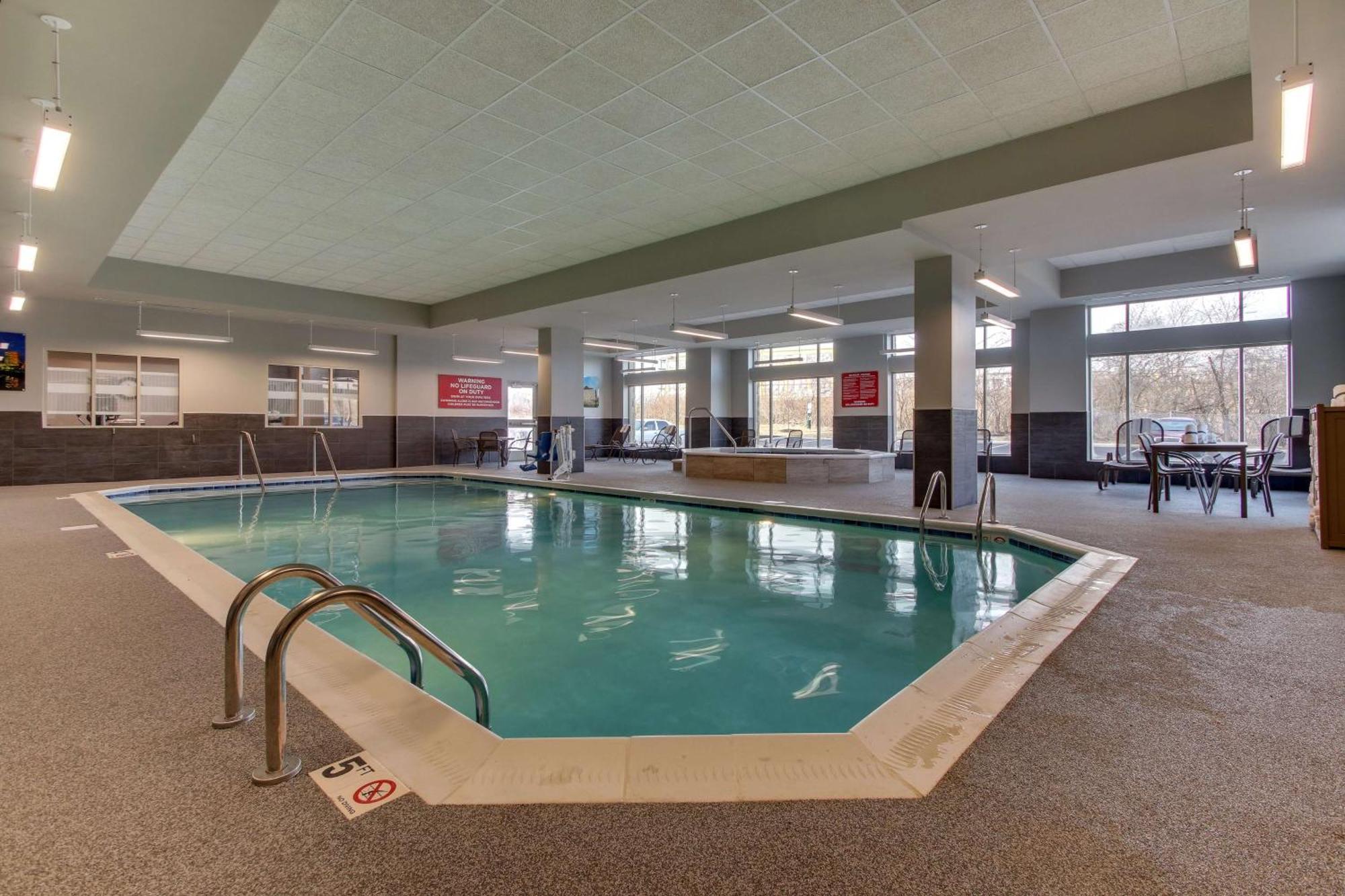 Drury Inn & Suites Columbus Polaris Buitenkant foto